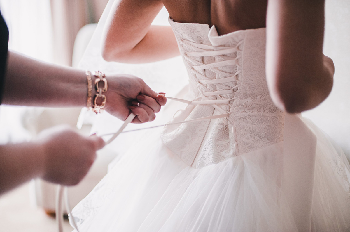 Wedding Dresses for Women with Broad Shoulder