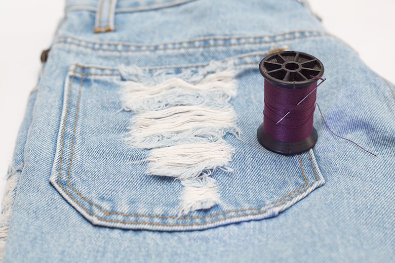 Looksmart - DISTRESS YOUR JEANS IN 5 EASY STEPS (4)