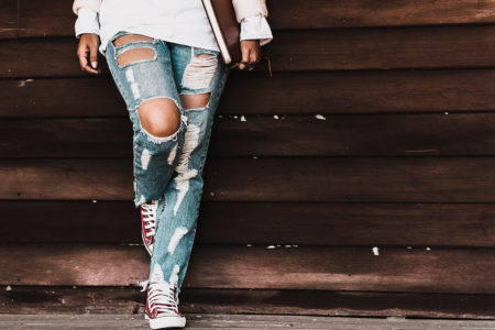 Looksmart - DISTRESS YOUR JEANS IN 5 EASY STEPS